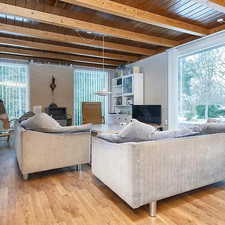4 Person In F Rvang Holiday home